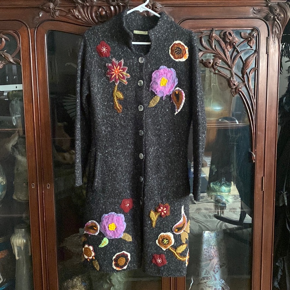 Gorgeous Long Nubby Grey Sweater Crocheted Floral Layered Appliqués Embroidery